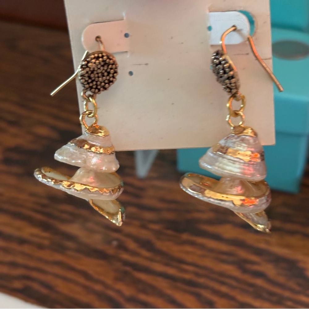 NWOT Gold and Cream Shell Earrings